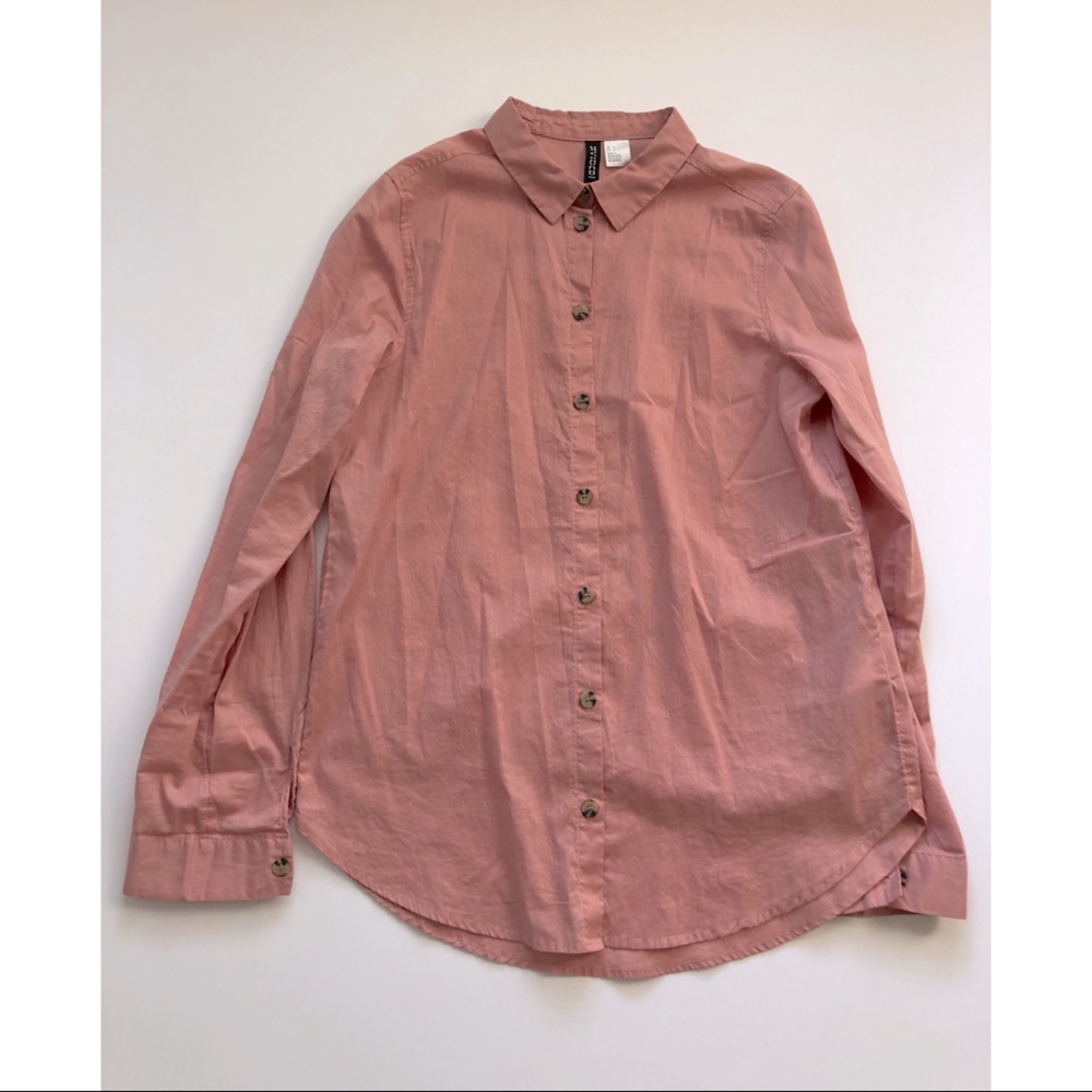 H&M • DIVIDED pink button down